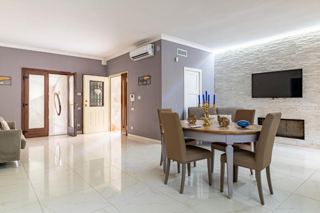 Photo de la galerie de l'établissement Pietranuda with pool and spa, à Martina Franca