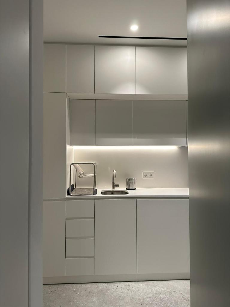 The Met Base, Suite No1 3