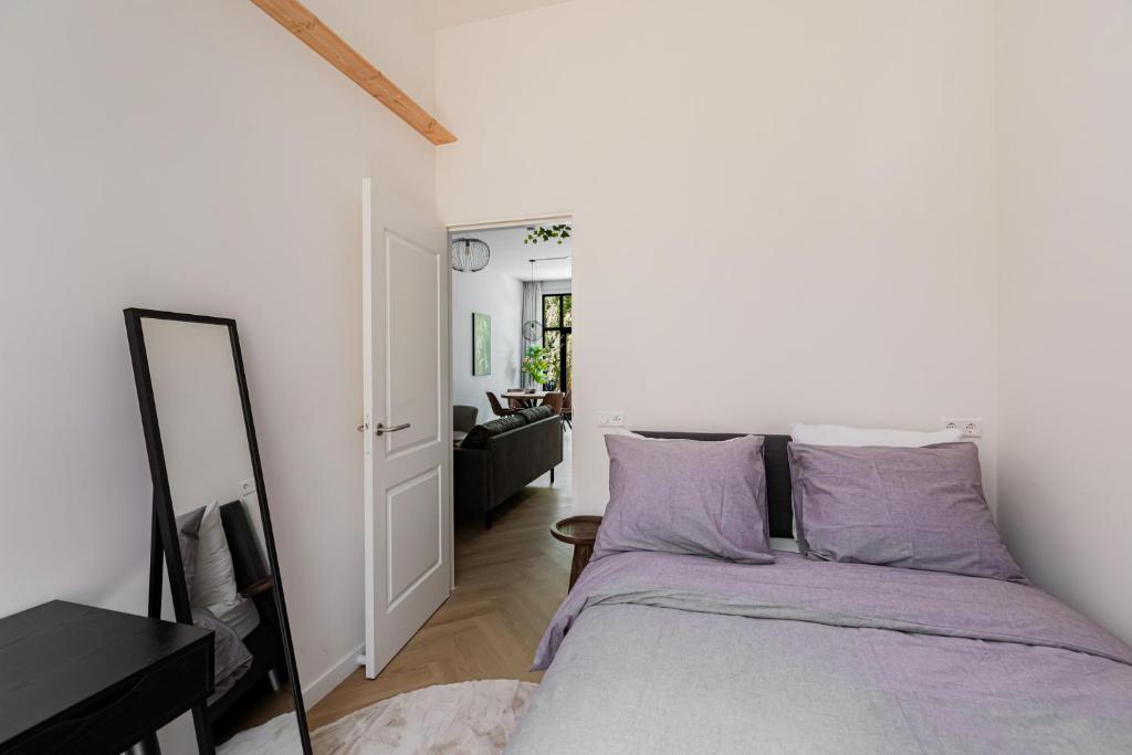 Stylish apartment next to the Amstel river- Unit D 2