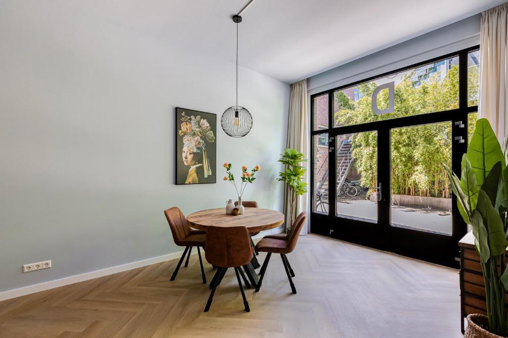 Stylish apartment next to the Amstel river- Unit D 4