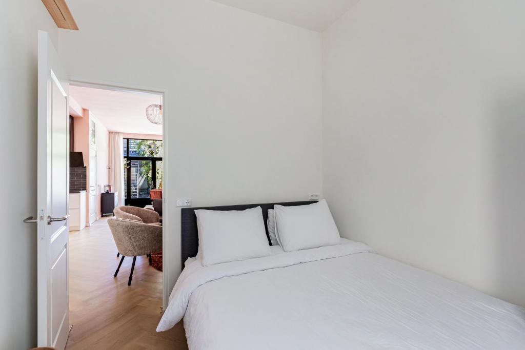 Stylish apartment next to the Amstel river- Unit F 2