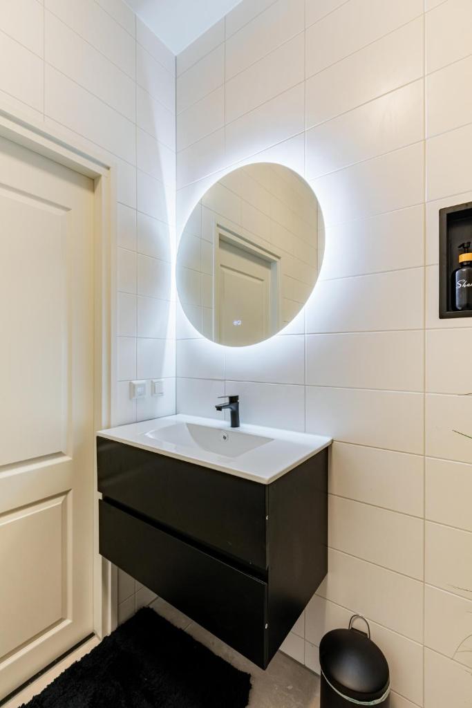 Stylish apartment next to the Amstel river- Unit F 8