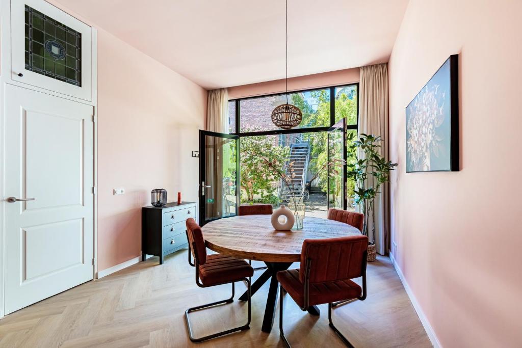 Stylish apartment next to the Amstel river- Unit F 4