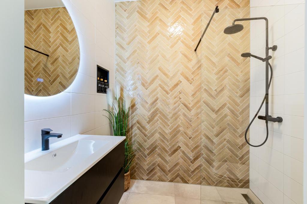 Stylish apartment next to the Amstel river- Unit F 3