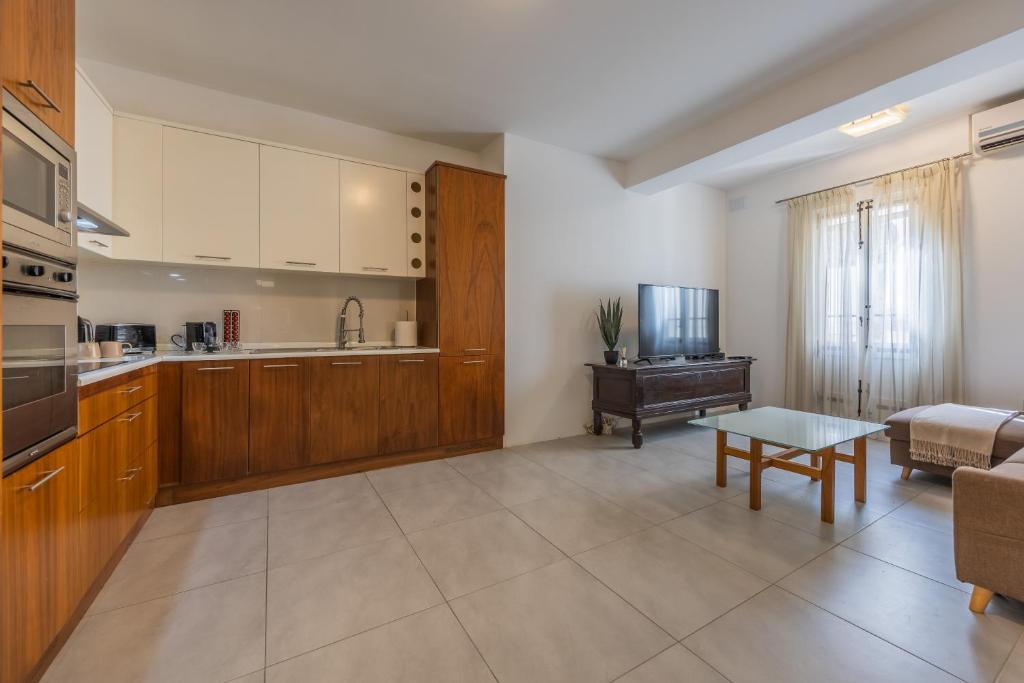 Stunning 1-Bed Apartment In Heart of Valletta 4