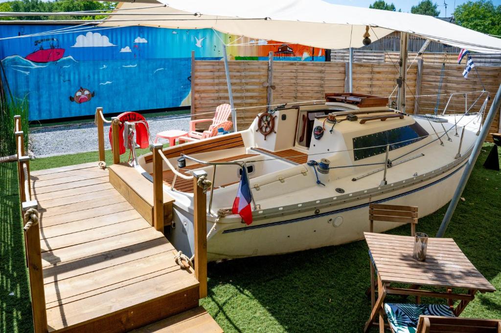 Photo de la galerie de l'établissement bateau voilier insolite avec jacuzzi privatif, à La Teste-de-Buch