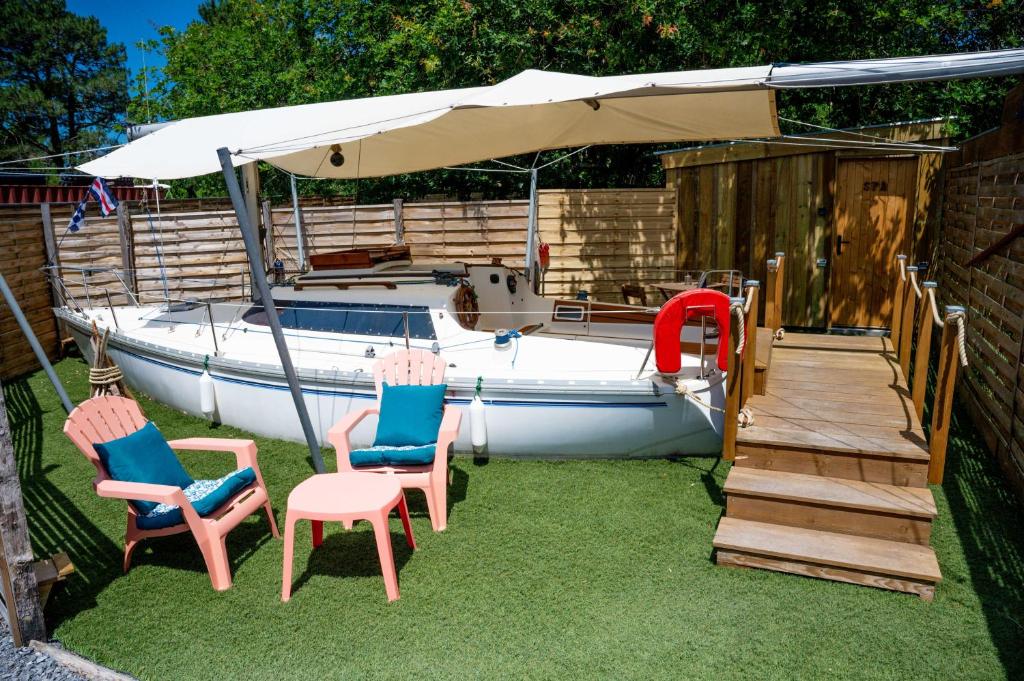 Photo de la galerie de l'établissement bateau voilier insolite avec jacuzzi privatif, à La Teste-de-Buch