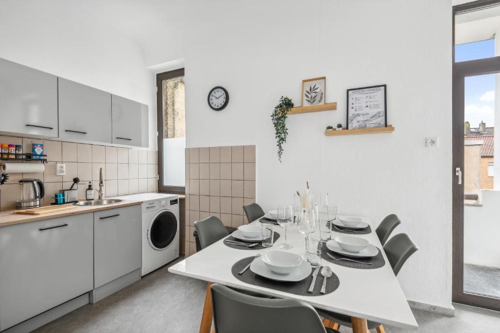 FABYLOUS Homes City Apartment I Gruppen I Waschtrockner I Balkon I belebte Lage 4