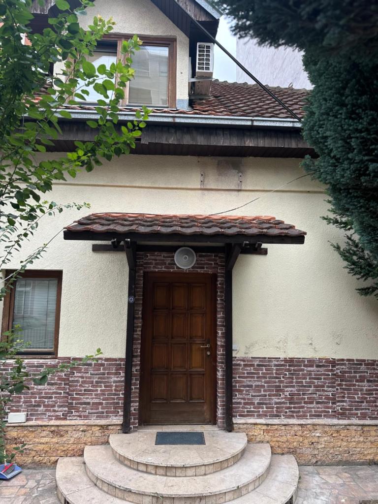House in Center 5