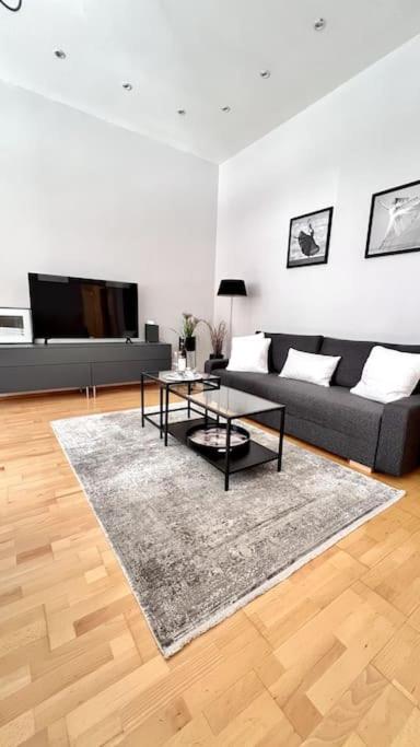 90qm Designerwohnung mit Küche und Jacuzzi in DO-City 5