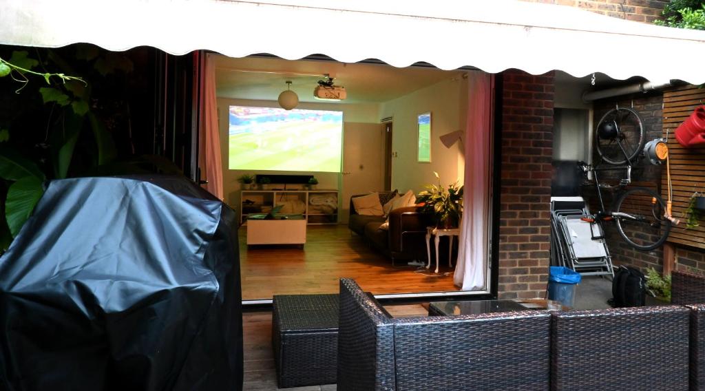 3-Bed House with Amazing Garden 2