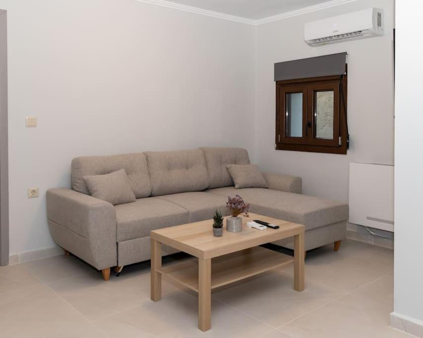 Το Σπίτι της Γιαγιάς 1 (Grandma's House 1) 2