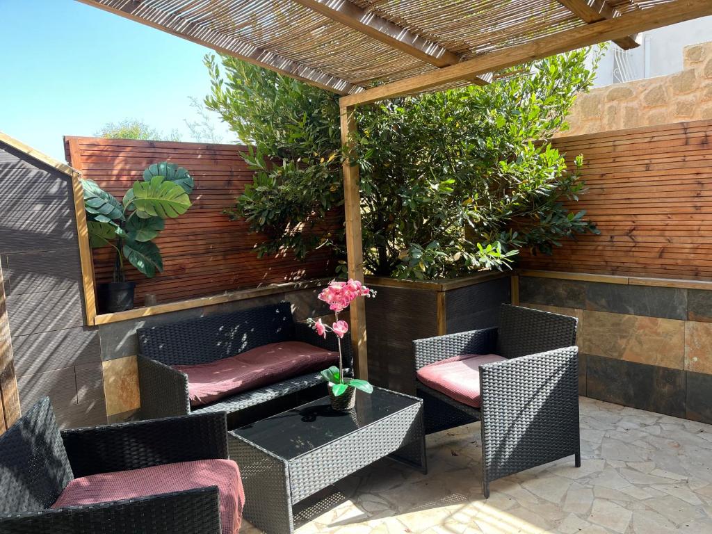Rêves de vie le "figuerolles" avec terrasse fermée et place de parking