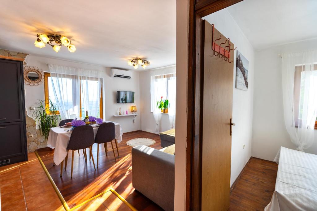 Olive Garden House in Žrnovnica with a View & BBQ 5