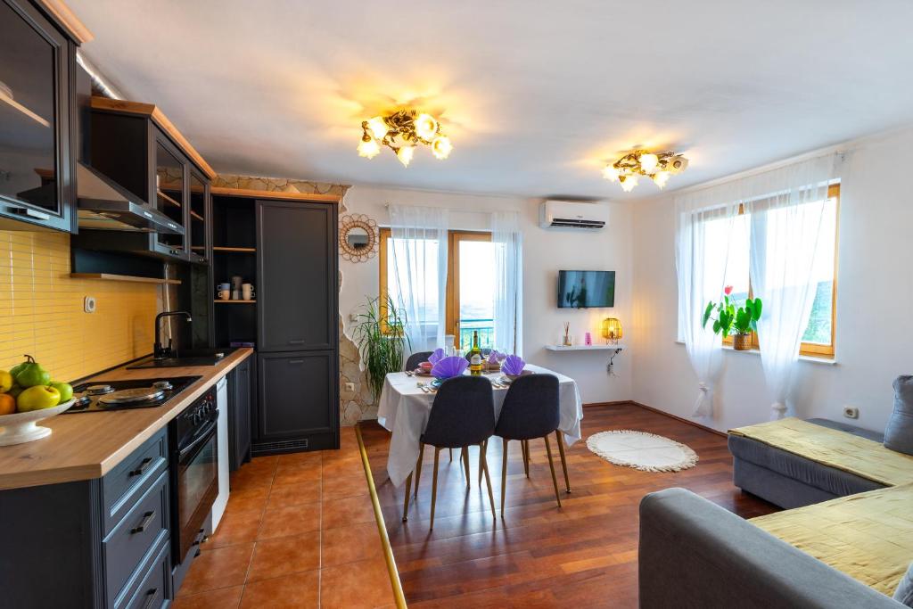 Olive Garden House in Žrnovnica with a View & BBQ 4