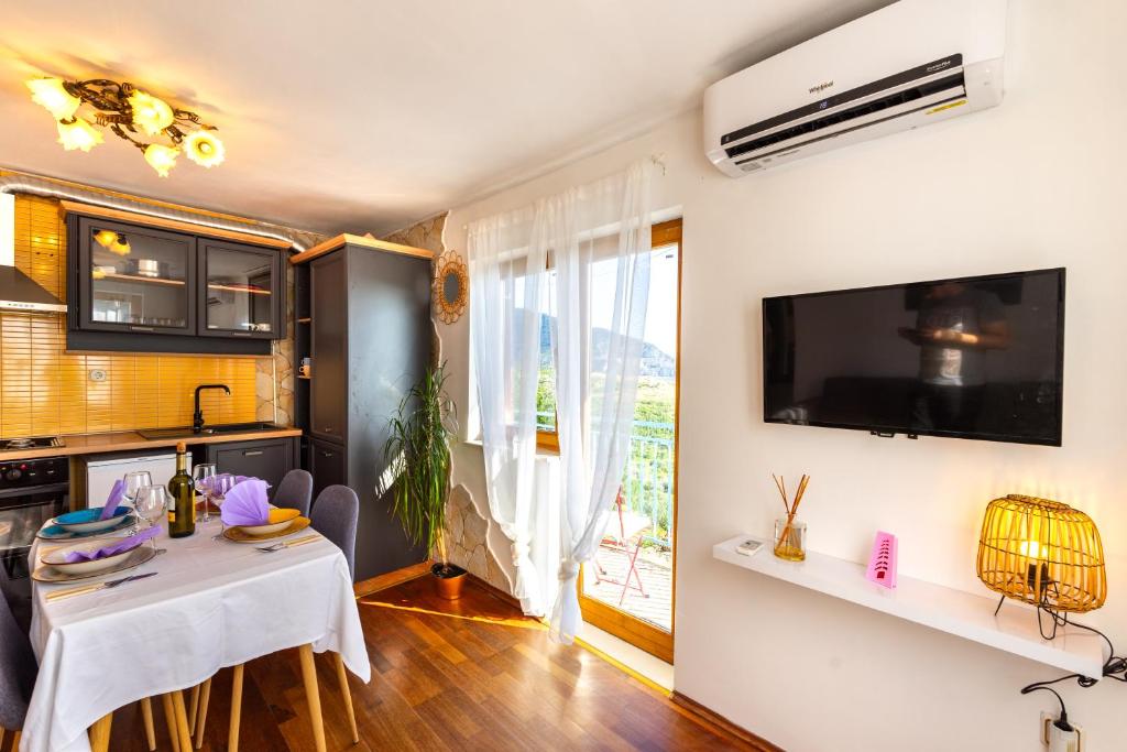 Olive Garden House in Žrnovnica with a View & BBQ 8
