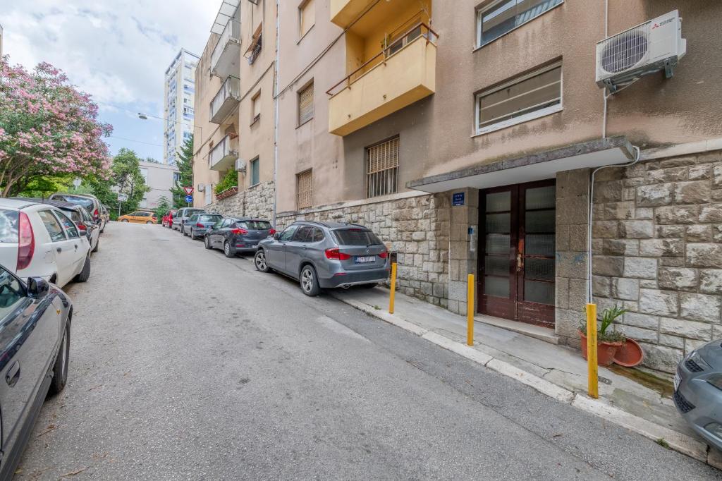 Mambo 1-Bedroom Luxury Apartment - Downtown 6