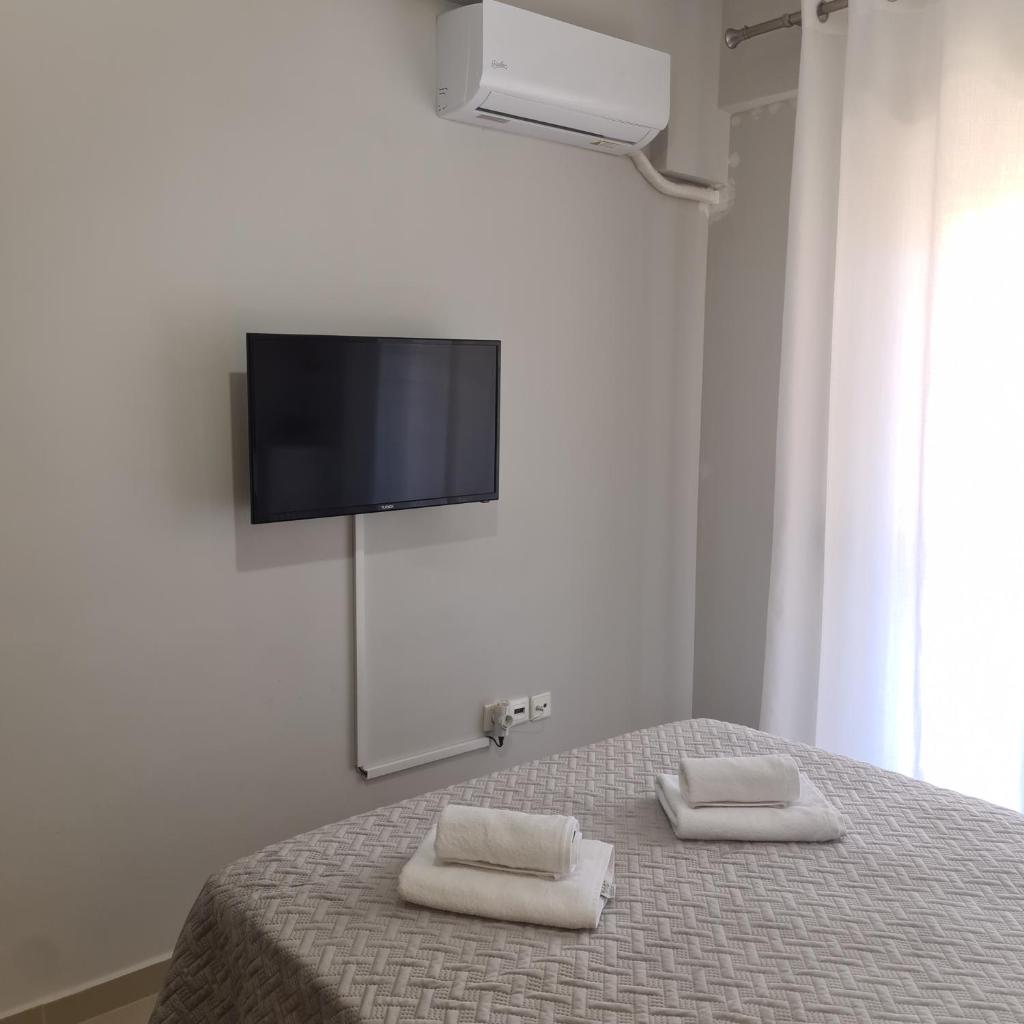 COZY GOLD #DTerra Apartments# FREE PRIVATE PARKING!! 7