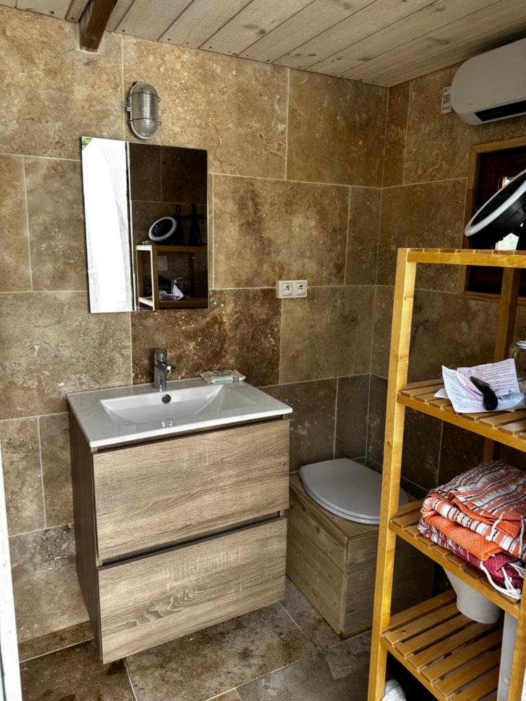 Photo de la galerie de l'établissement cabane insolite, à Thoard