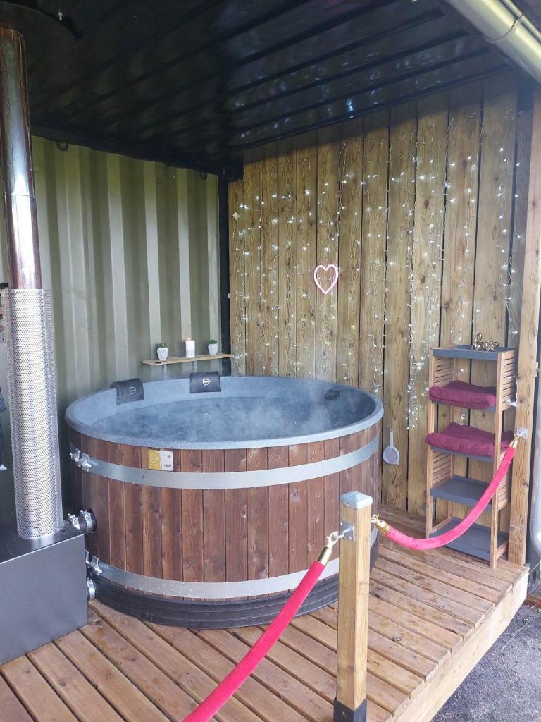 Photo de la galerie de l'établissement cabane amazonia, à Litteau