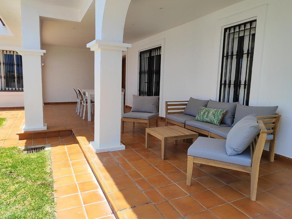 Evans Realty AV Villa & Piscina & Bbq & Chill Out 5