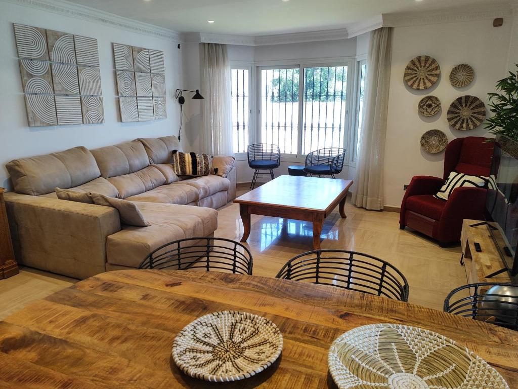 Evans Realty AV Villa & Piscina & Bbq & Chill Out 4