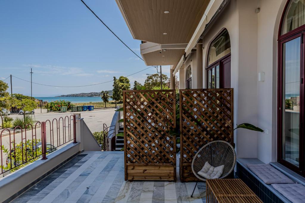 Take me here with a sea view by Salt Apartments 6
