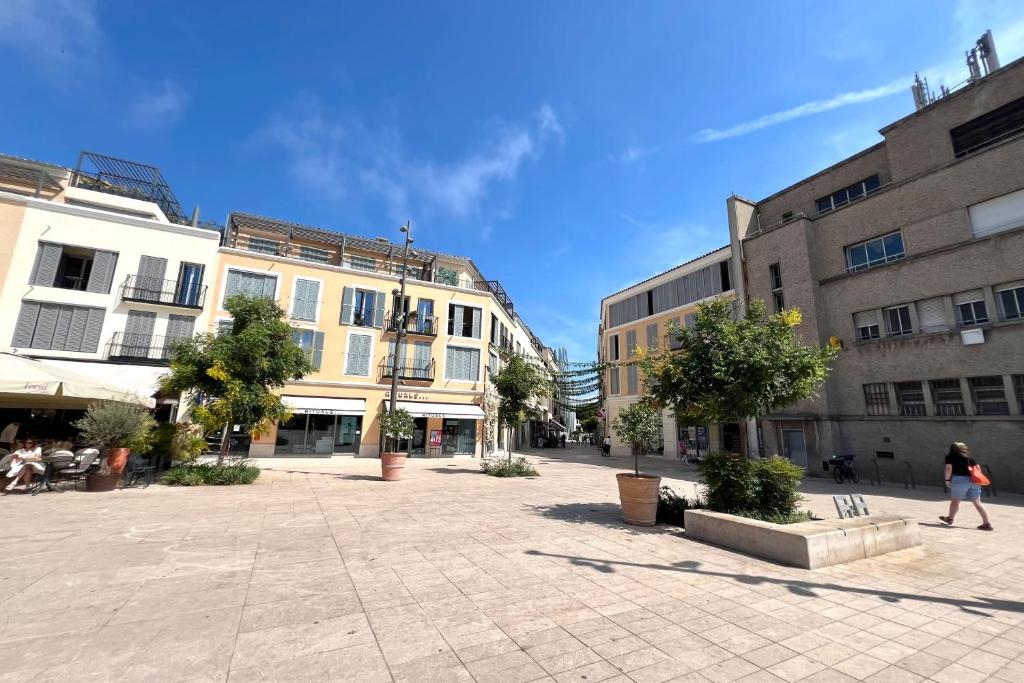 OLD ANTIBES - 4 persons - Private parking