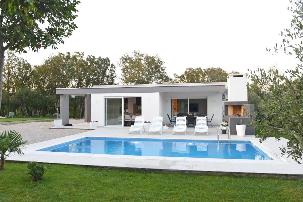 Holiday Home Maslina 2