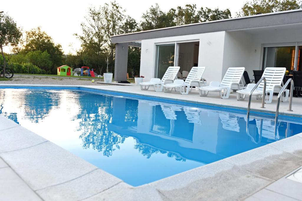 Holiday Home Maslina 2