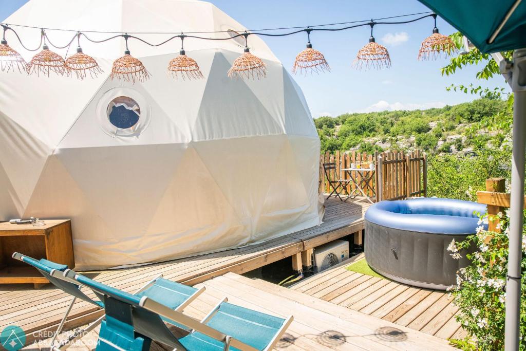 Photo de la galerie de l'établissement Les Dômes des Gorges, à Ruoms