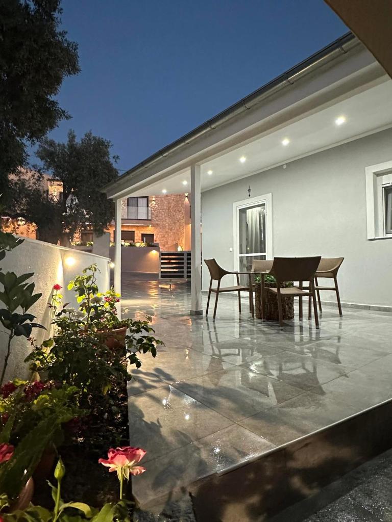Amela House 4