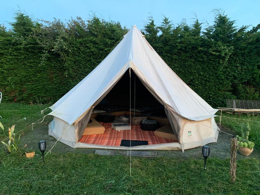 Jardin de l'établissement La Tente Tipi au Ranch du Bonheur