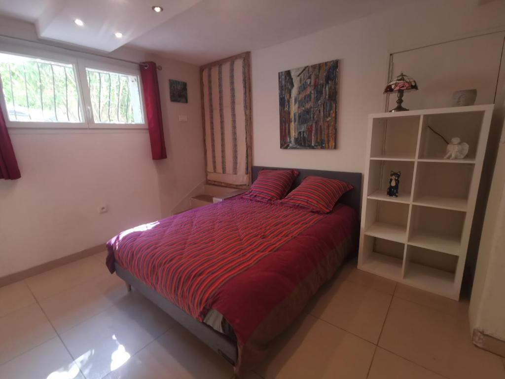 Bas de villa avec jardin, piscine et jacuzzi 8