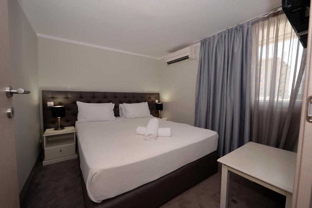 Alexandar Square Apartments 5