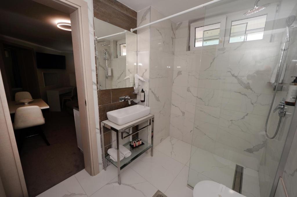 Alexandar Square Apartments 6