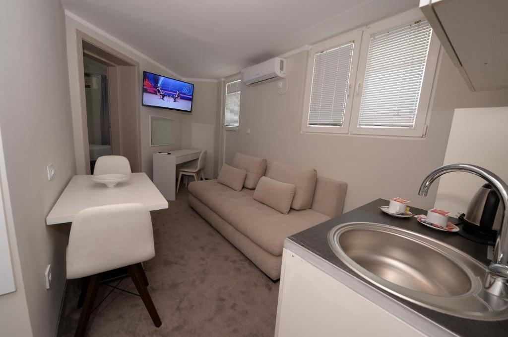 Alexandar Square Apartments 2