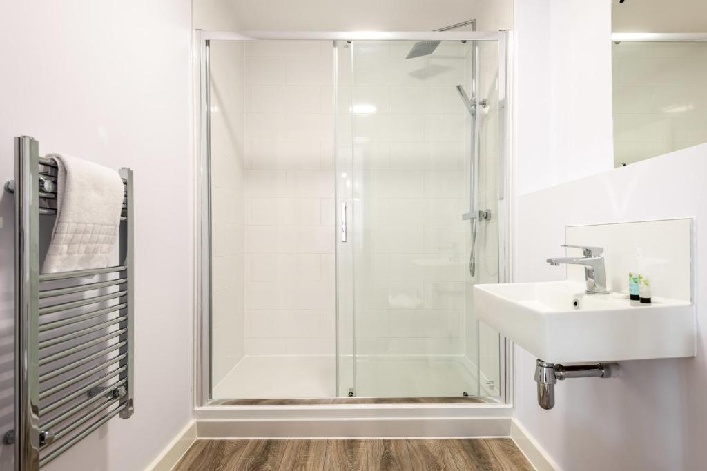 Contemporary 2 Bedroom Home in York 5