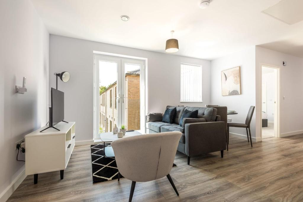 Contemporary 2 Bedroom Home in York 6