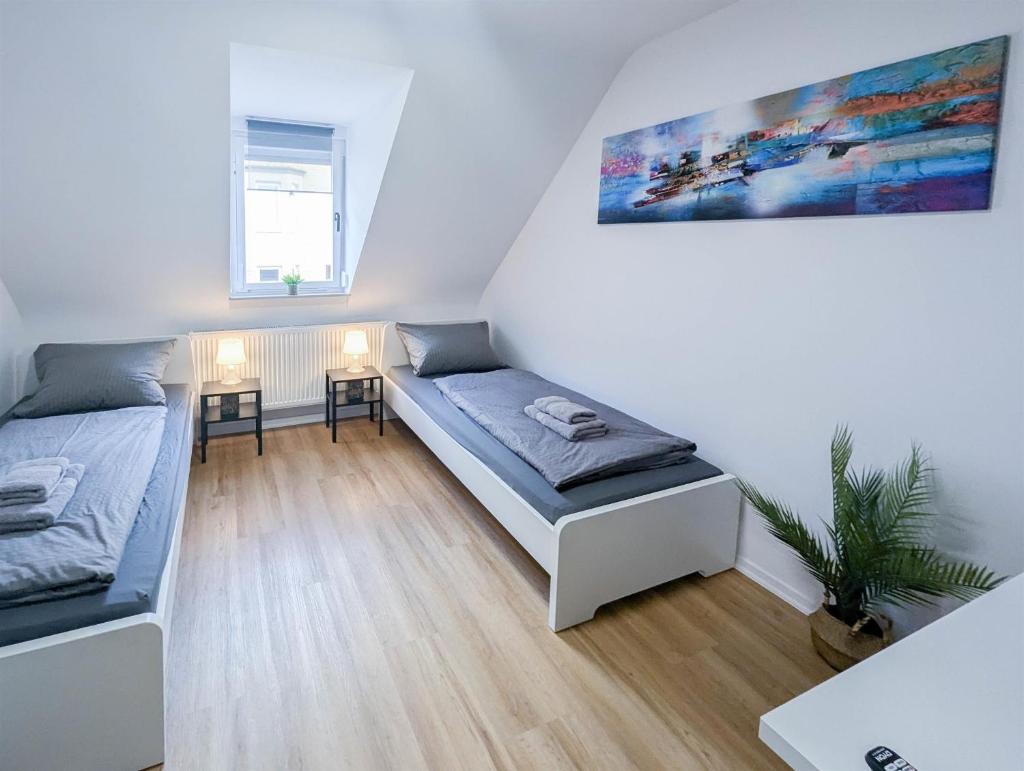 ALFA Stuttgart 3 Zimmer 6 Betten Apartment Wasen MercedesBenz MHP Arena l Bad I Küche l WIFI & SmartTV l 3BR & 6 Beds l Bathroom l Kitchen 2