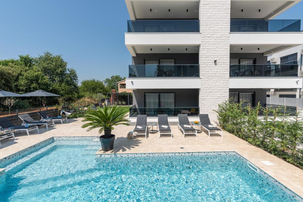 Alex Luxury Apartments 4