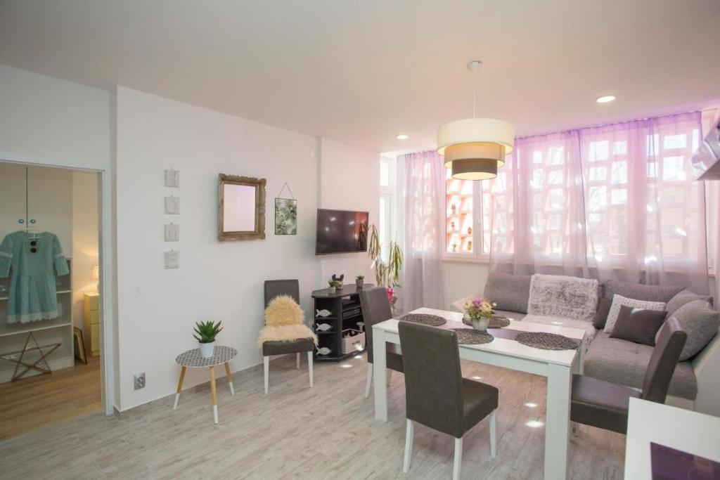 Lux apartment Draga with balkony 5