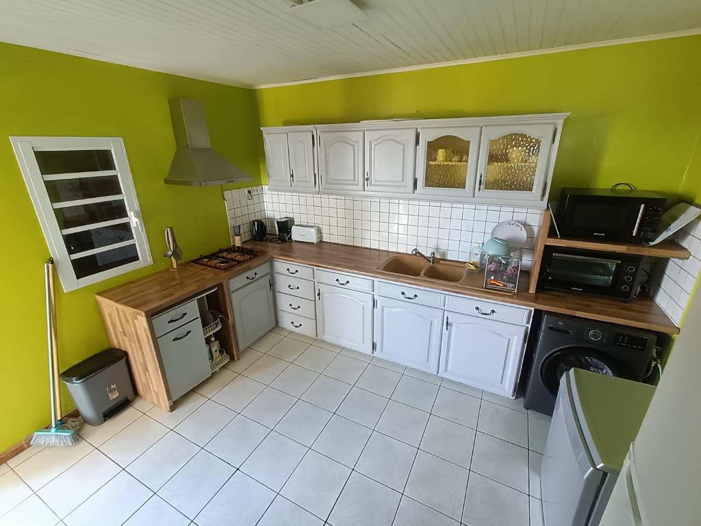 Kaze Bretagne - Évasion à Saint-Denis - Charmante Maison T3 avec Terrasse, Jardin et Vue Imprenable - Proche Aéroport 4