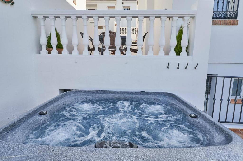 Villa Pura - Private Jacuzzi & Heated Pool 3