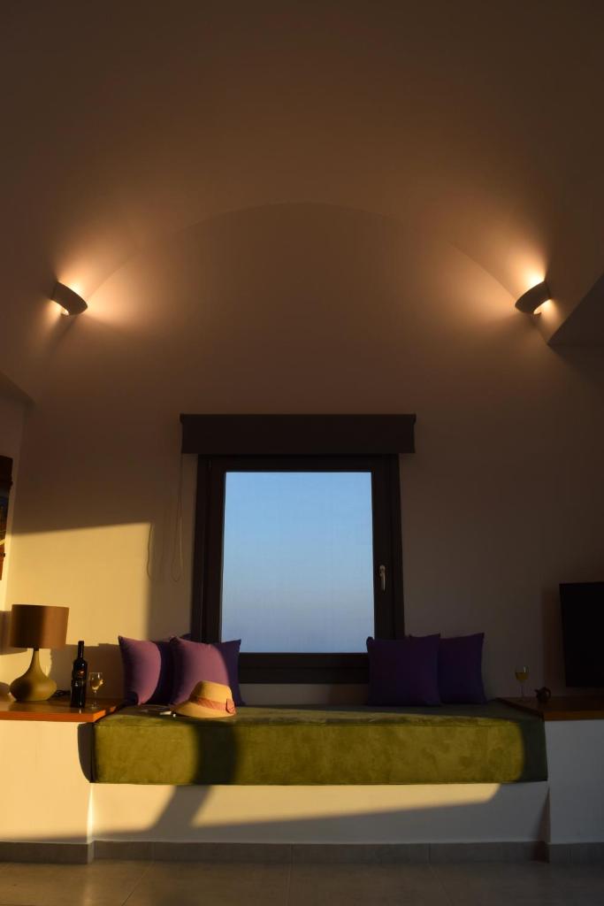 White Ibex - Romantic Vineyard Hideaway with Sea & Sunset Views 6