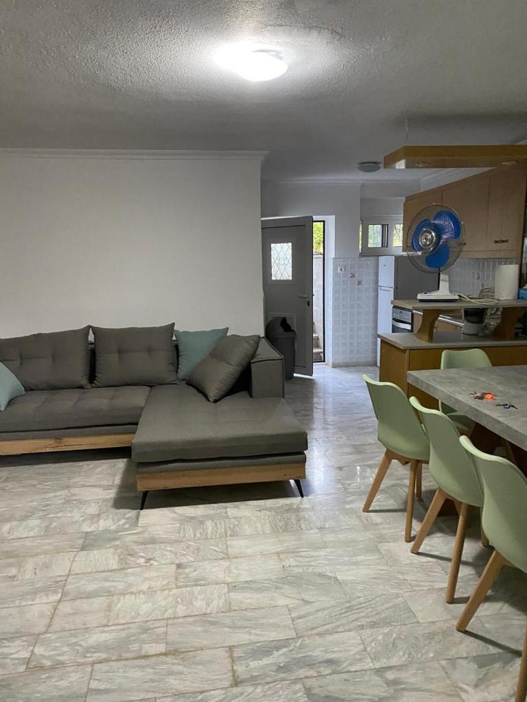 Cosy spot near the beach only 45 min from Athens 7