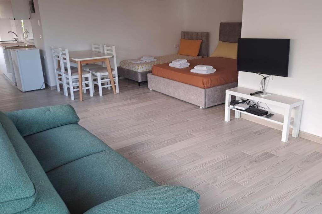 July's Beach Apartment 5