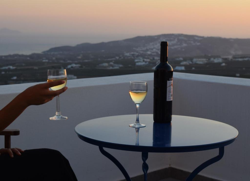 White Ibex - Romantic Vineyard Hideaway with Sea & Sunset Views 8
