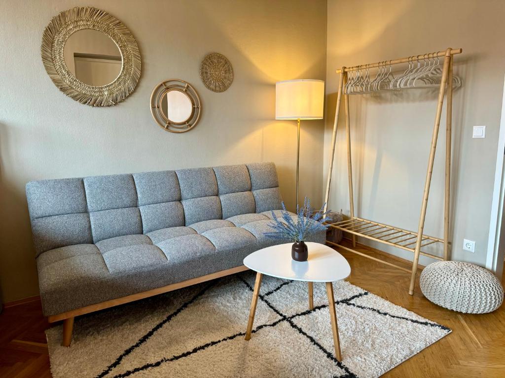 Boho Design Studio with Free Parking & AirCon by HERO HOMES 4
