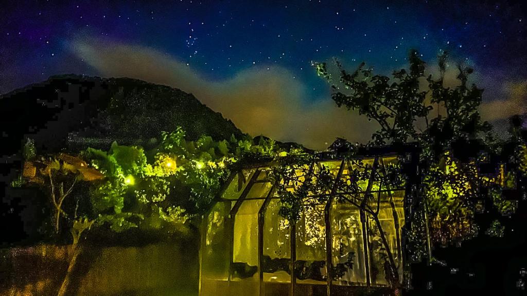 Vue générale sur la montagne ou vue sur la montagne depuis la tente de luxe